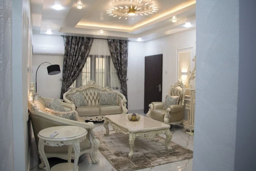 HOUSE 575
