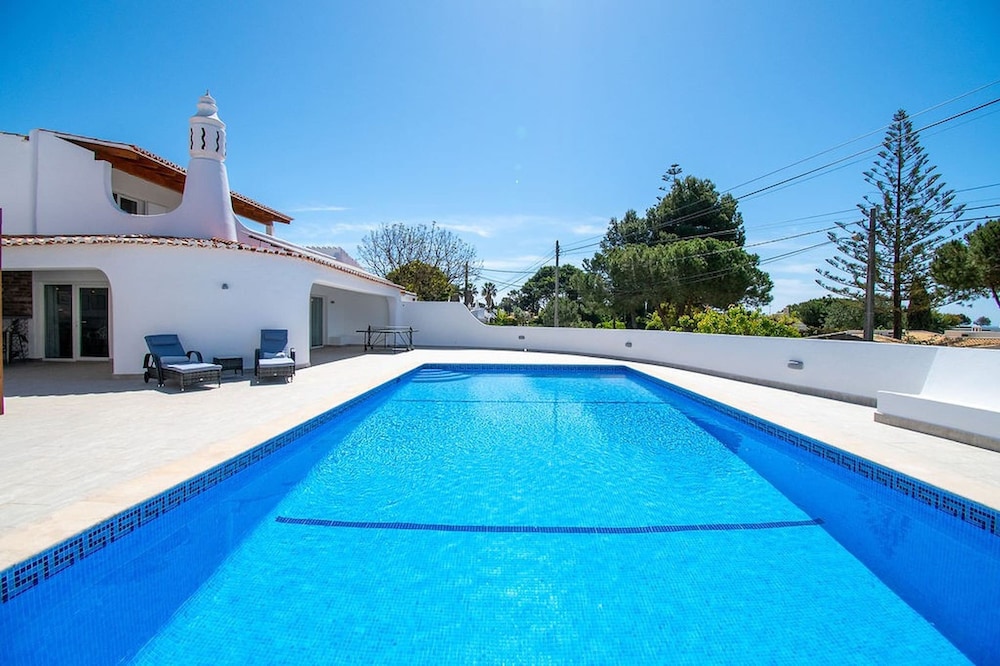 Lavanda Magnificent Five Bedroom Villa in Carvoe