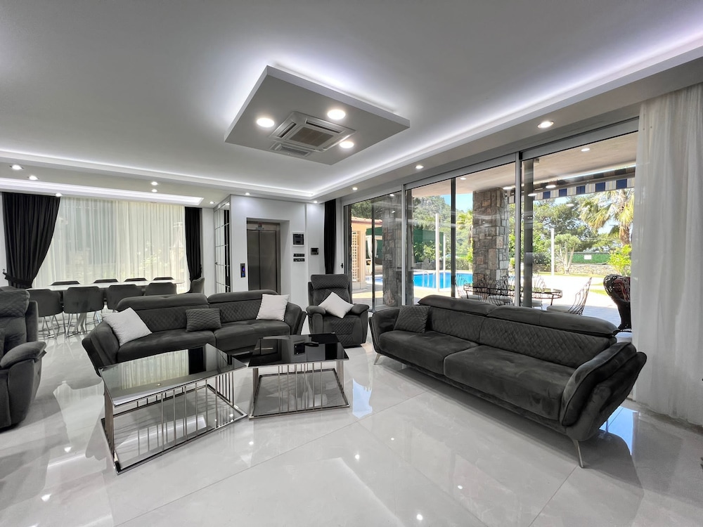Luxury 7-bed Villa With Pool and Jacuzzi, Fethiye