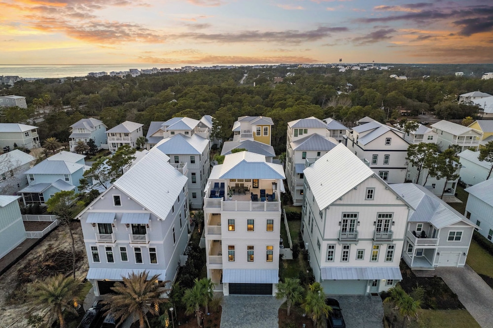 Rooftop Deck w/ Views, Pool, Luxury 5bdr Resorting To Happiness by Avantstay