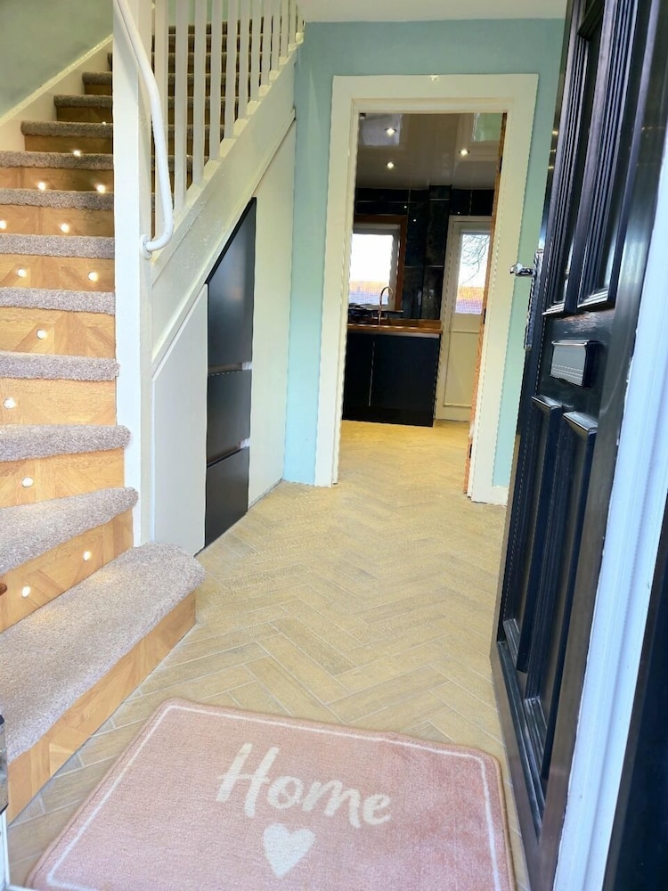 Quirky 2-Bed with Free Parking