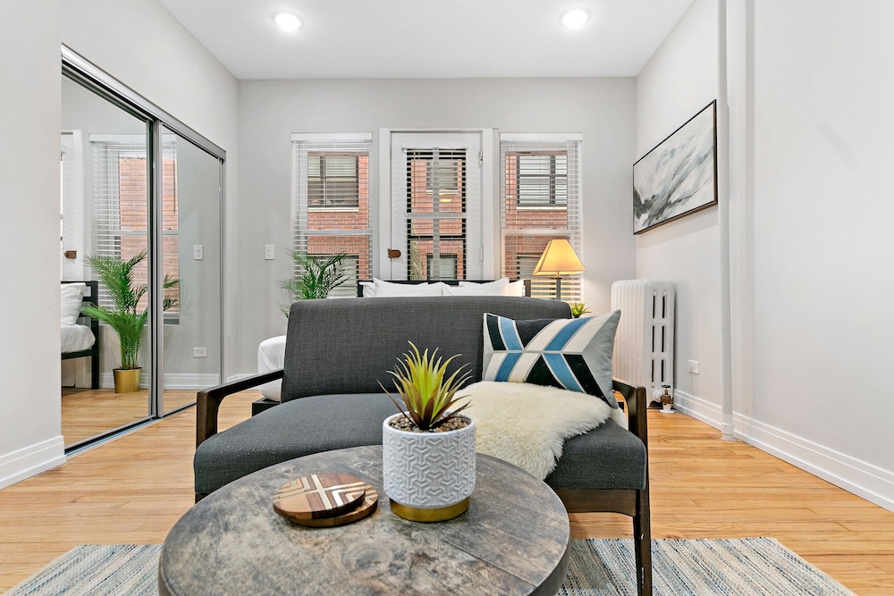 Stylish Studio - Barry S1