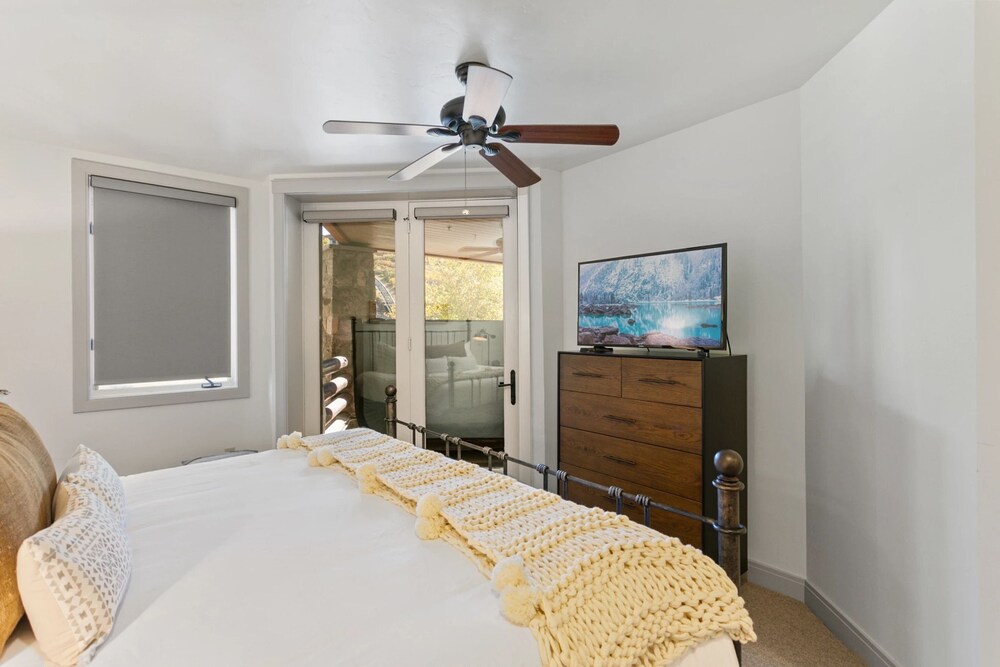 Trail's End Lodge at Deer Valley Resort - Two Bedroom Residence with Den and Spa #102 2 Condo