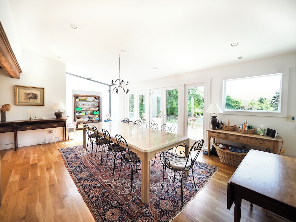 Charming 6 Bdrm Countryside Stay