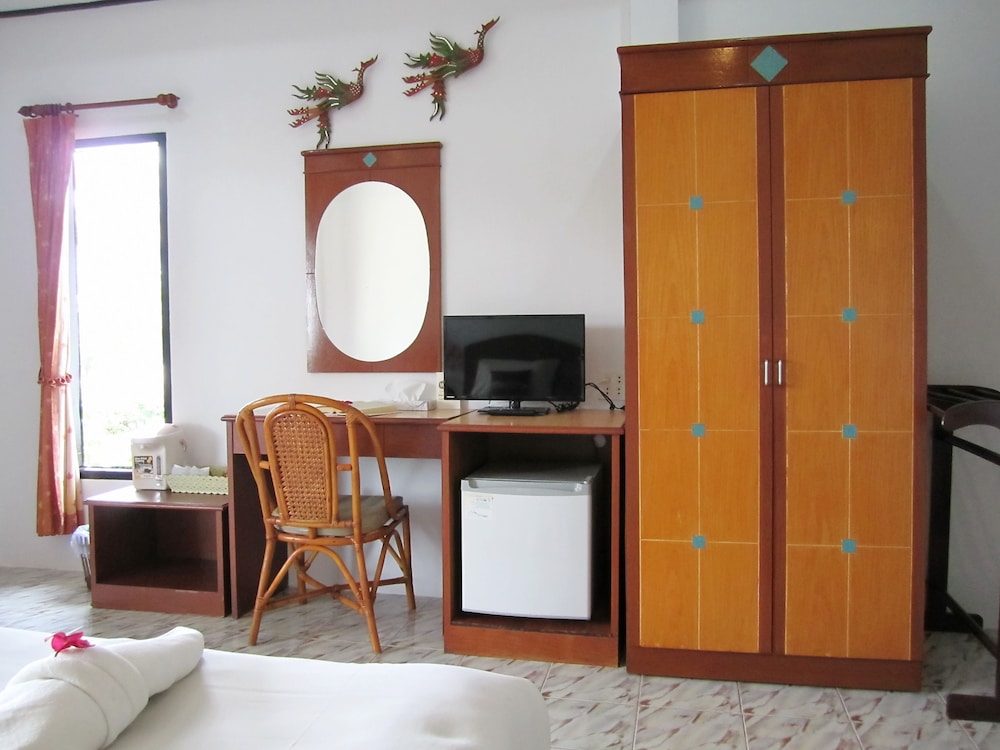 Lanta Il Mare Beach Resort