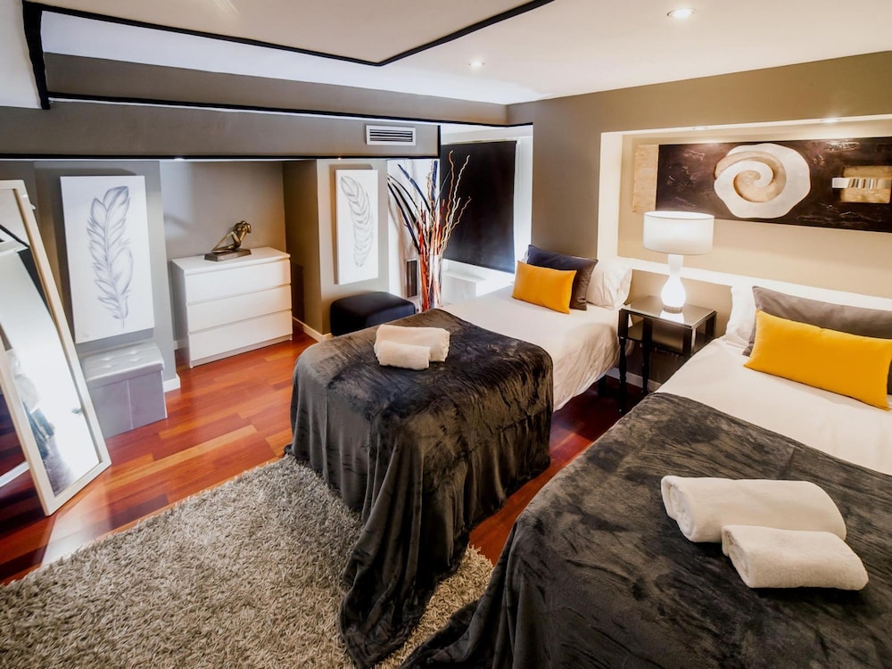 Victoria City Center 1 Downtown Luxury Duplex