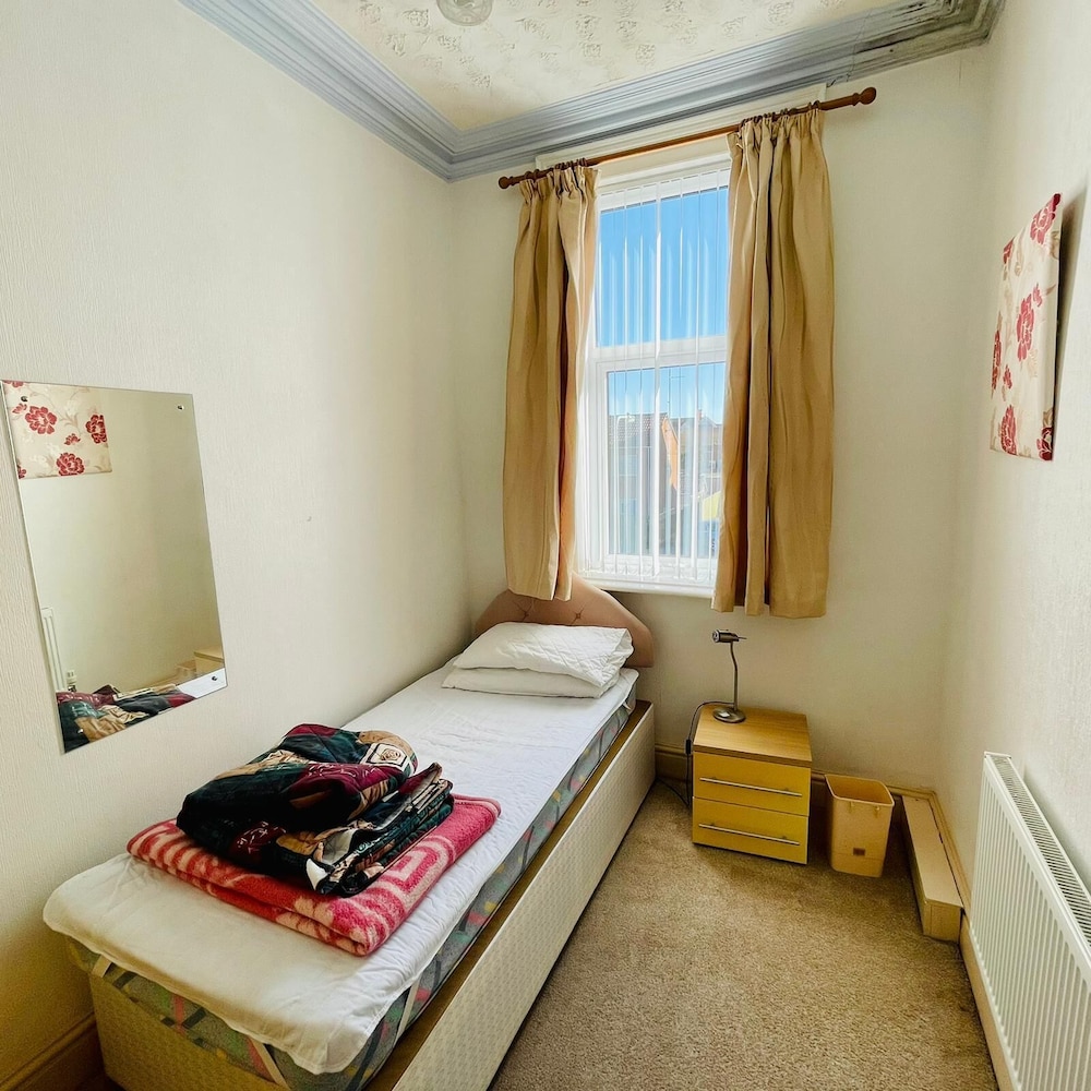 Lyndene Holiday Apartments