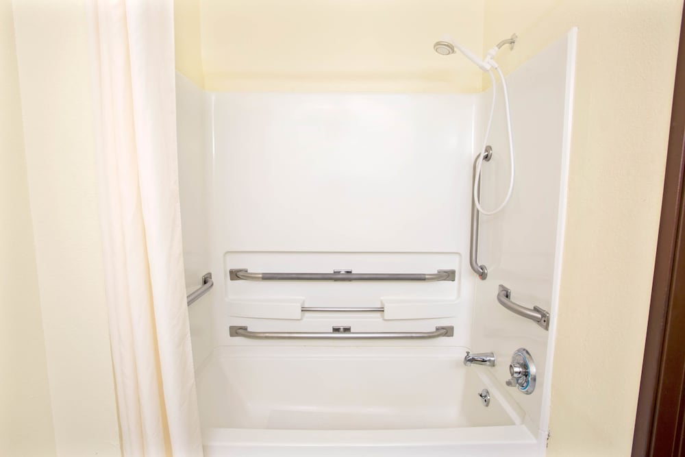 Spring Lake Vacations - Econo Lodge - Property Image 11