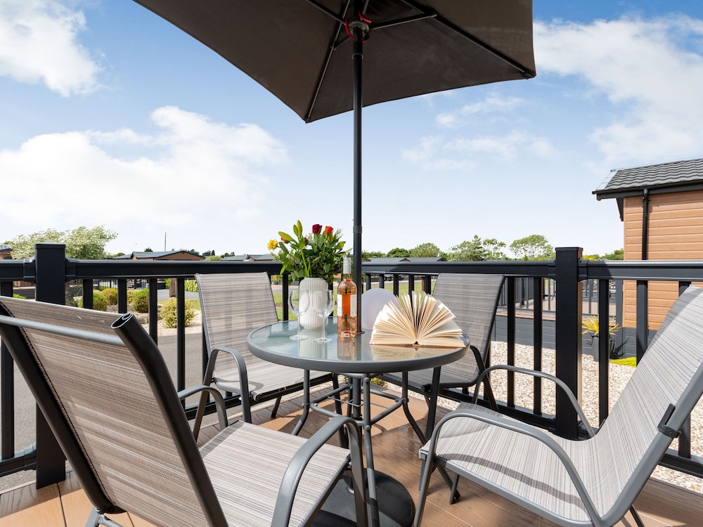 The Cotswold Holiday Lodge