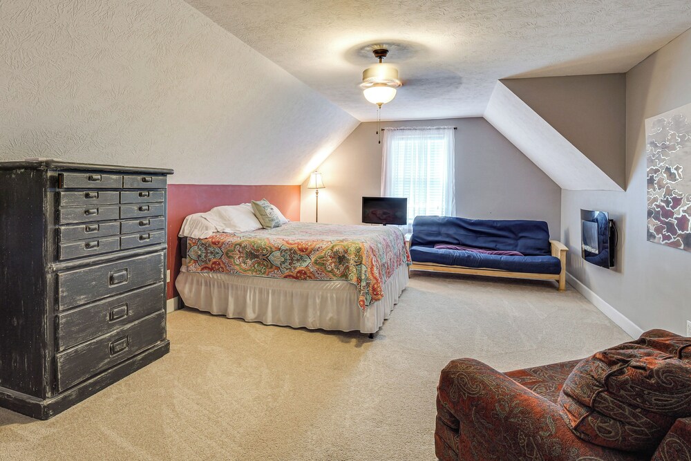 Hot Tub & Scenic Deck! Spacious Cookeville Retreat
