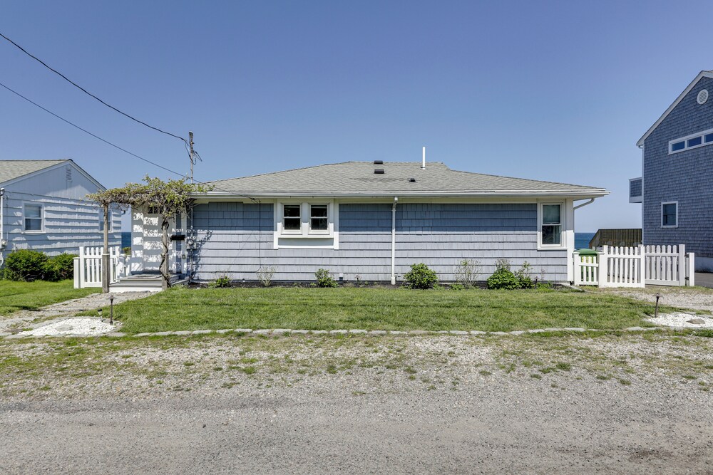 Oceanfront Cottage on Cape Cod Bay w/ Game Room