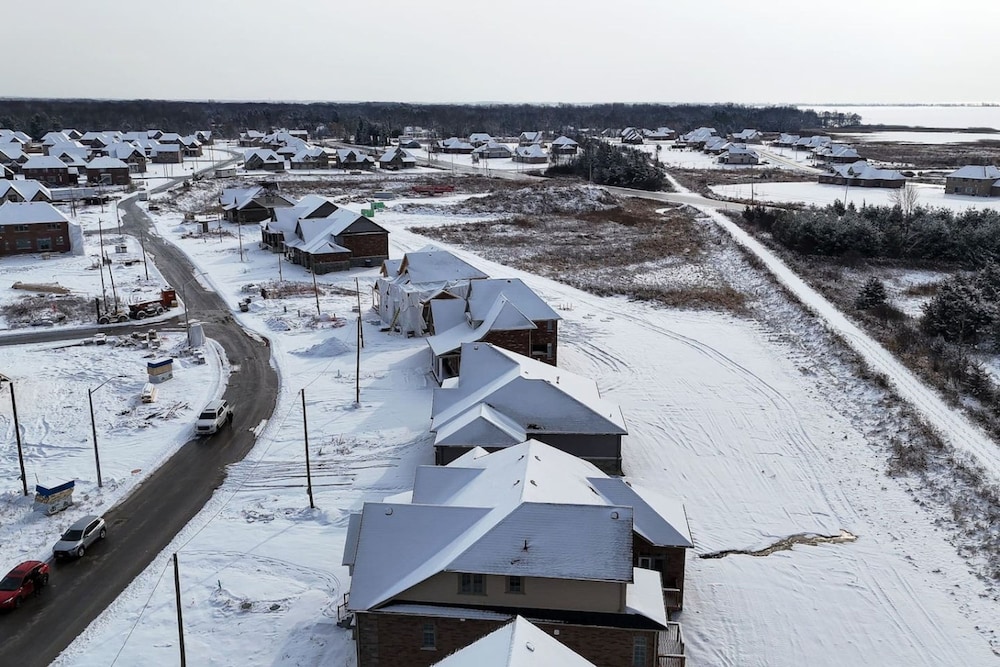 Spacious Brand New 4-bed Retreat in Quinte West