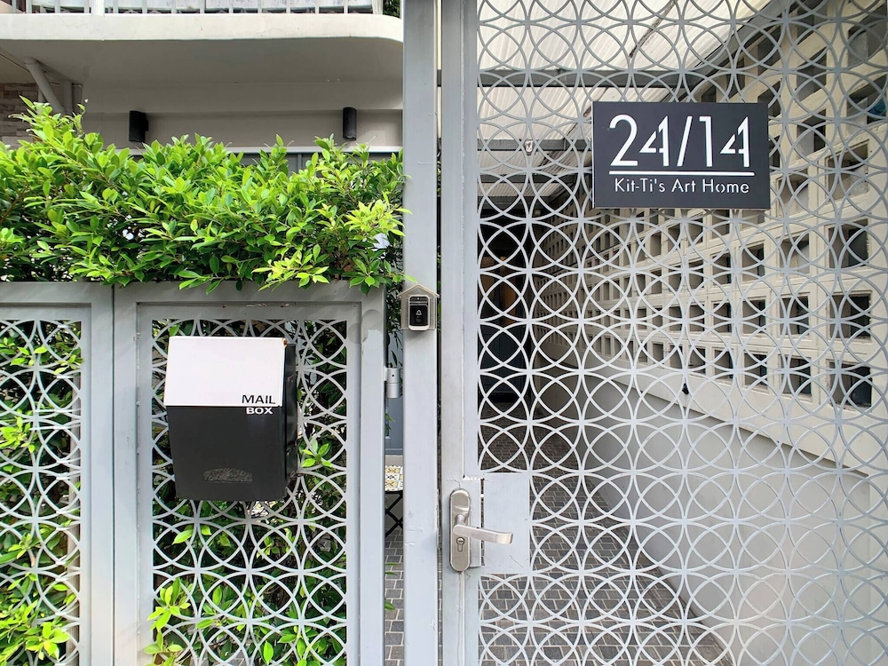 Stylish 3-bedroom Townhome in Heart of Bangkok