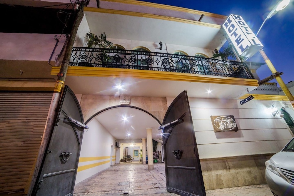 Hotel Casa Blanca - Property Image 4
