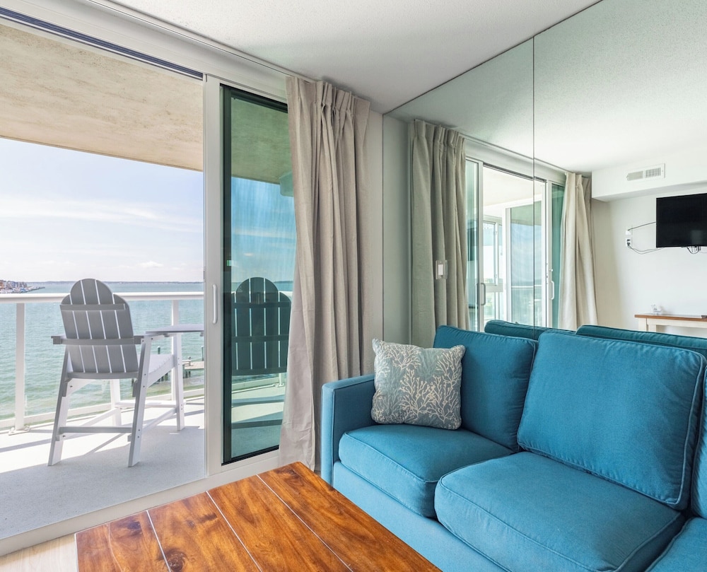 Bay Club Resort by Coolvacay