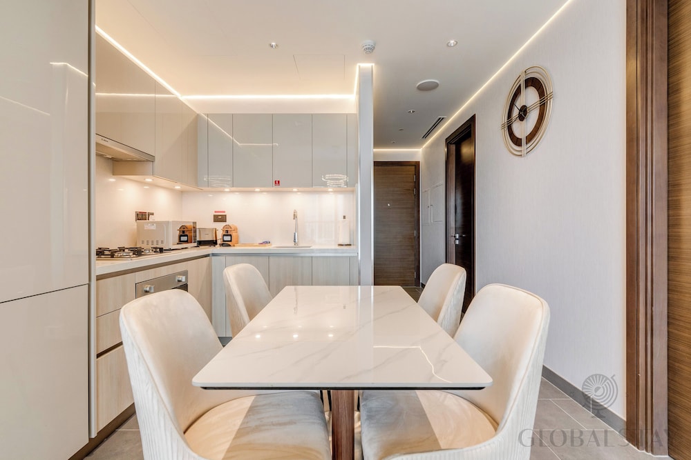 GLOBALSTAY. The Crest Tower C Apartments