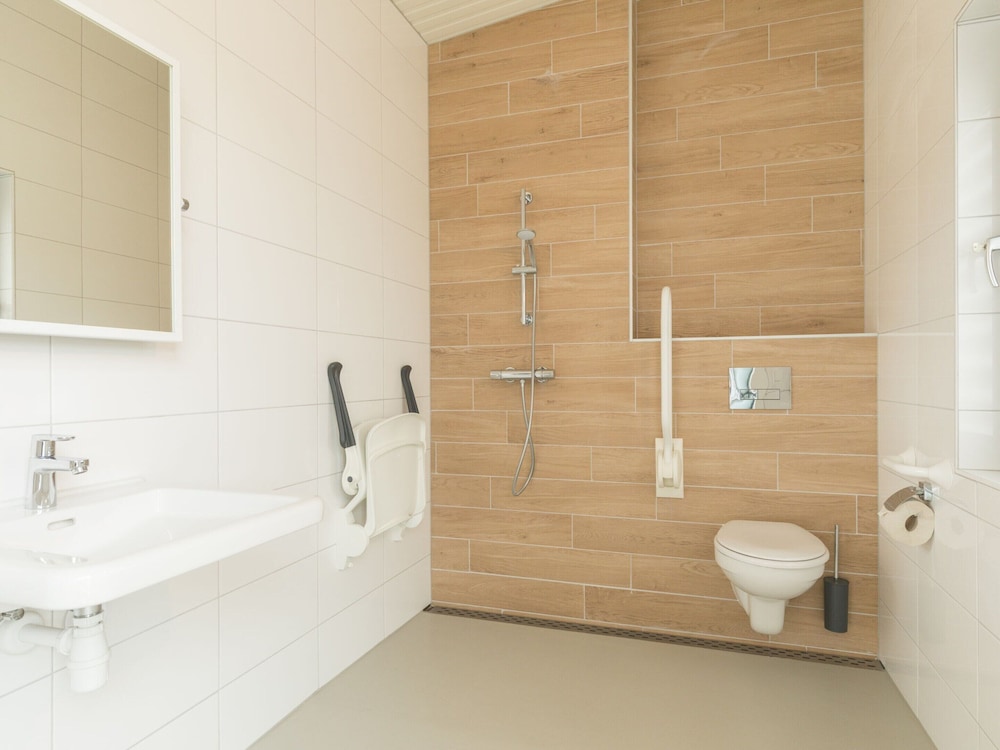 Comfortable Lodge With Dishwasher, Near the Beach view 5
