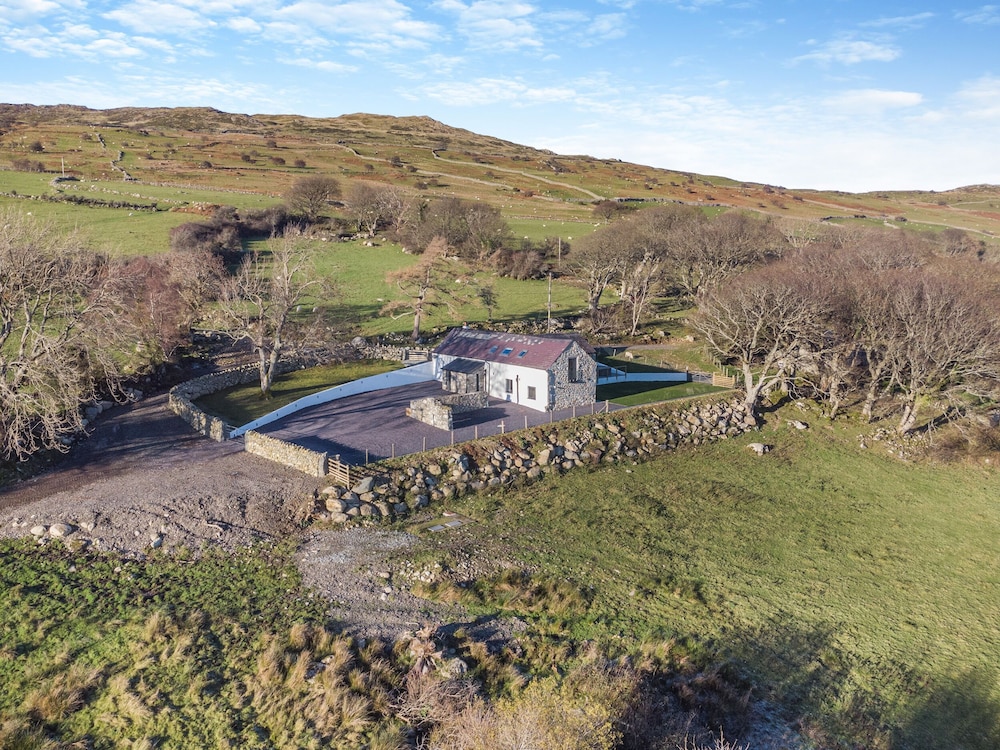 Ysgubor Maen Y Bardd