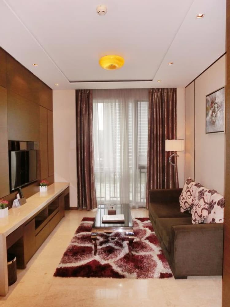 Estay Apartment Poly Central Pivot GZ