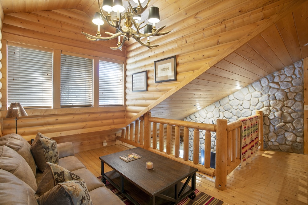 Chaparral at Deer Valley Resort - Three Bedroom Condo with Hot Tub #102 3 Condo