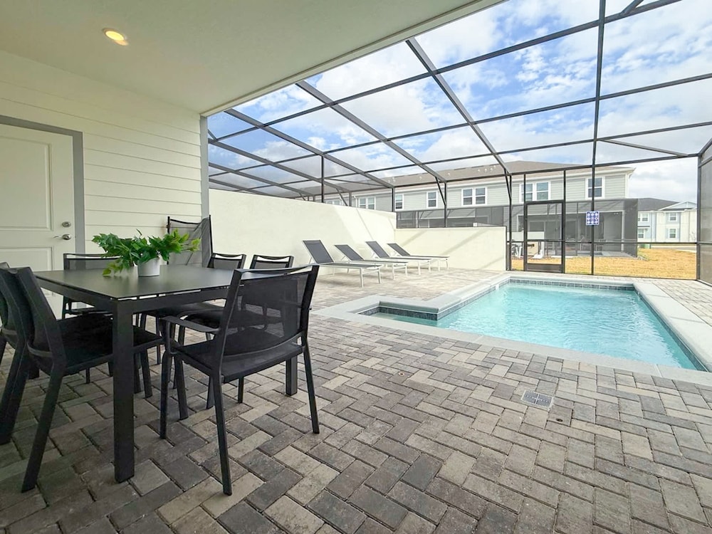 Upstay Theme Rooms and Arcade Games Plus Private Pool