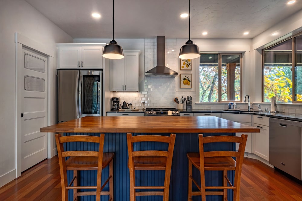 Evergreen Retreat A 30 Night Minimum 3 Bedroom Home