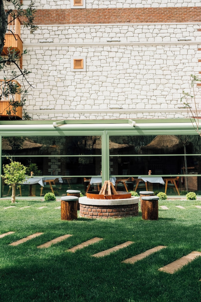 ACC Olives Hotel & Restaurant