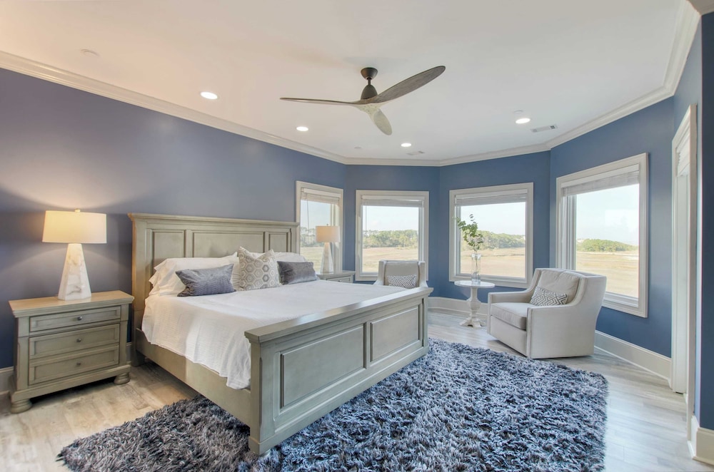Sleeps 38 2 Homes, Steps to the Beach, Private Pool + Hottub, Game Room, Views