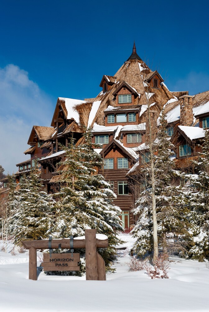 Luxury renovation! Ski-in/Ski-out 5 Br Private Townhome, Top of Bachelor Gulch - majestic view & exclusive location! by RedAwning