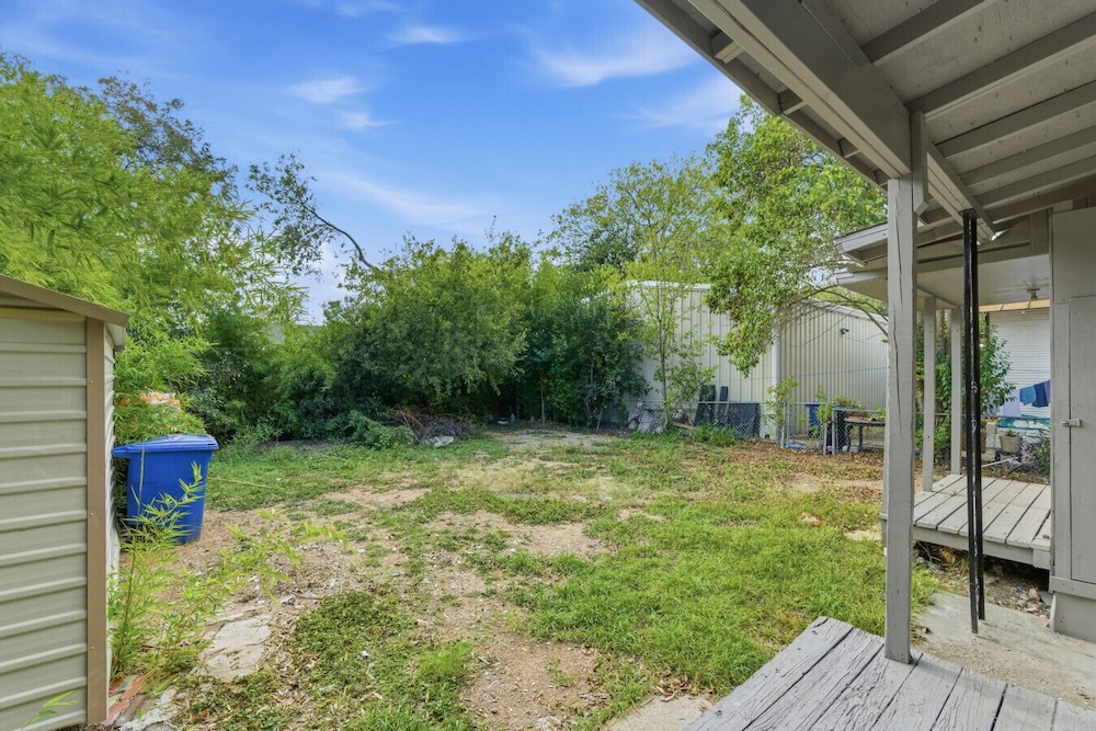 Spacious 2BR Duplex Near Downtown San Antonio