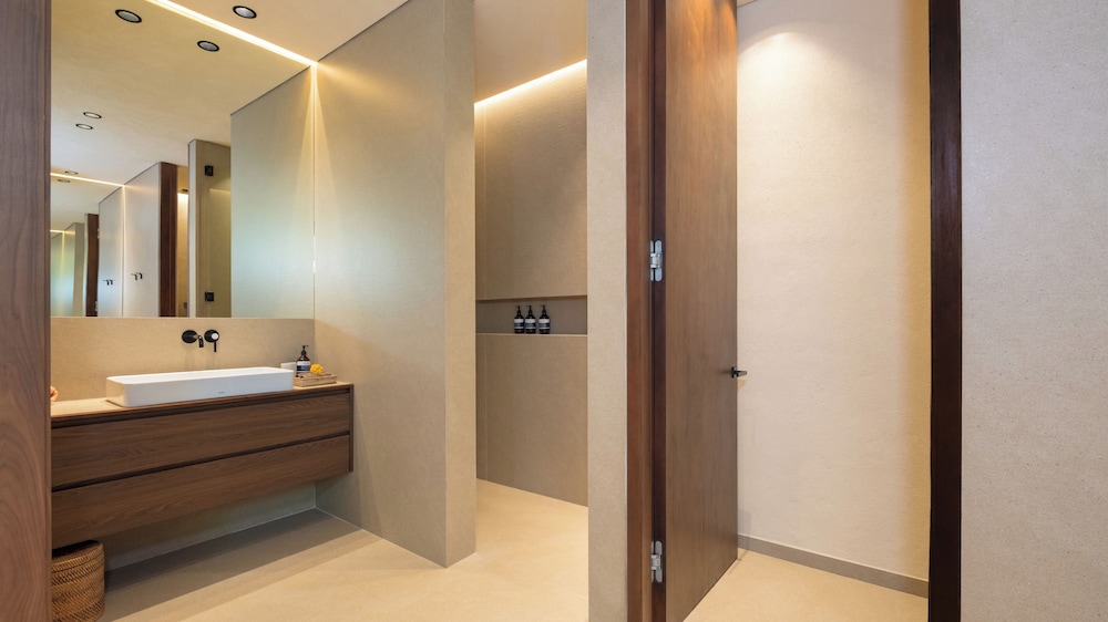 Villa Fiji by Villa Finder