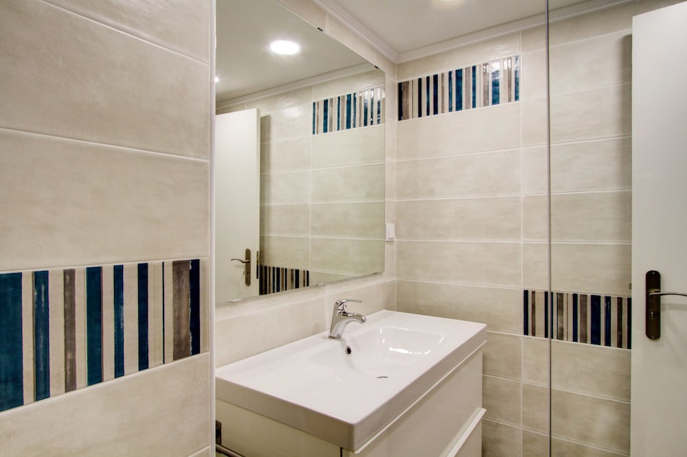 Cozy 1 Bed in the Heart of Alfama w Aircon