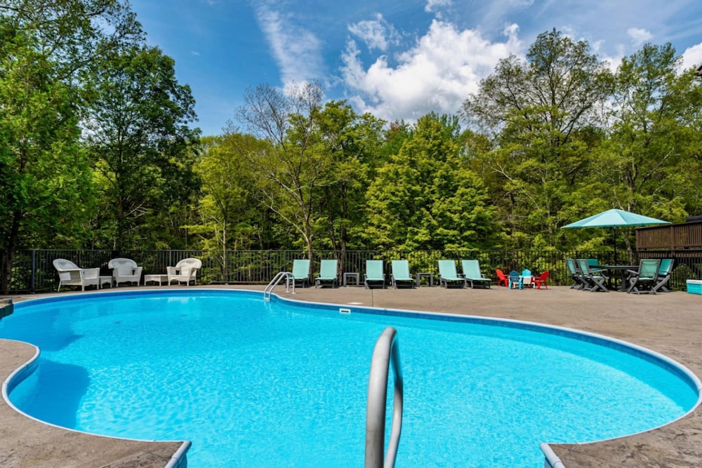 Couple s Oasis Pool Stream Firepit Steam Room