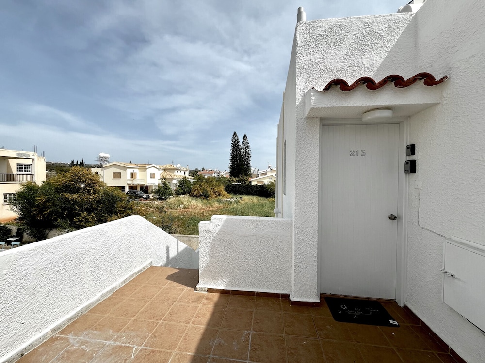 79 AN - Stay Nissi Chrysland Studio 215