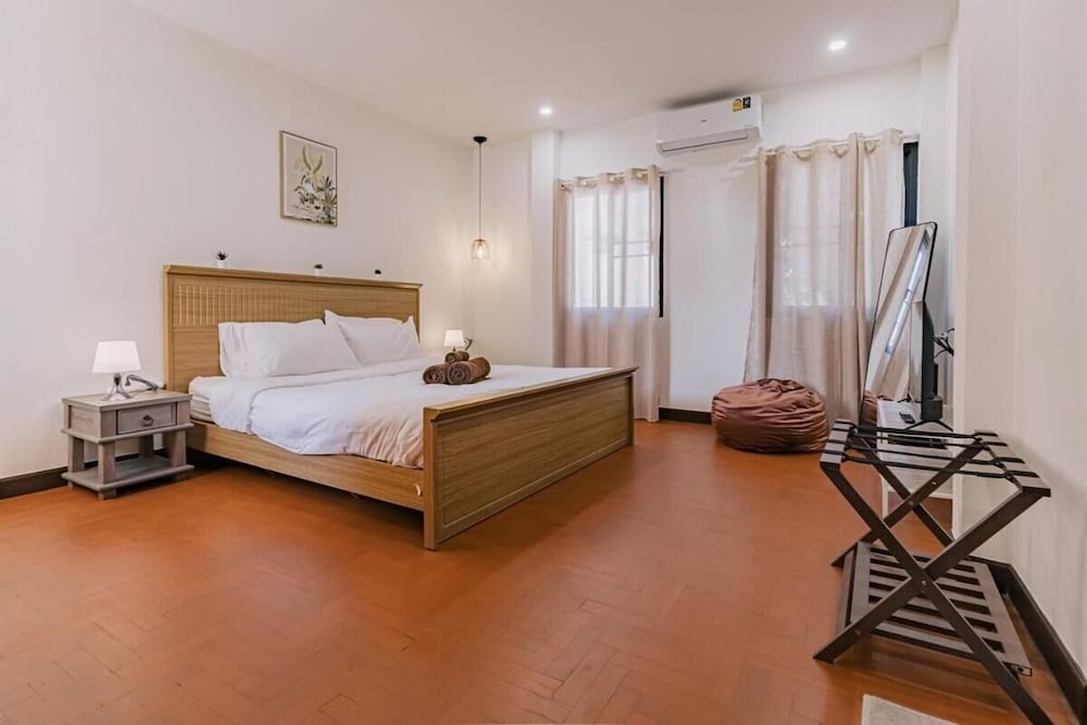 Modern Family House - 4 Bedrooms 5 Mins From Old Town With Gallery - Deja Home