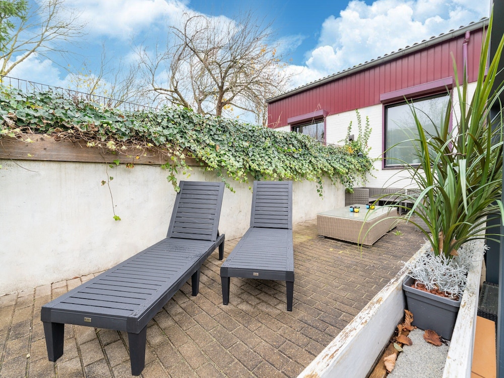 Luxury Apartment in Schin op Geul with Hot Tub & Sauna