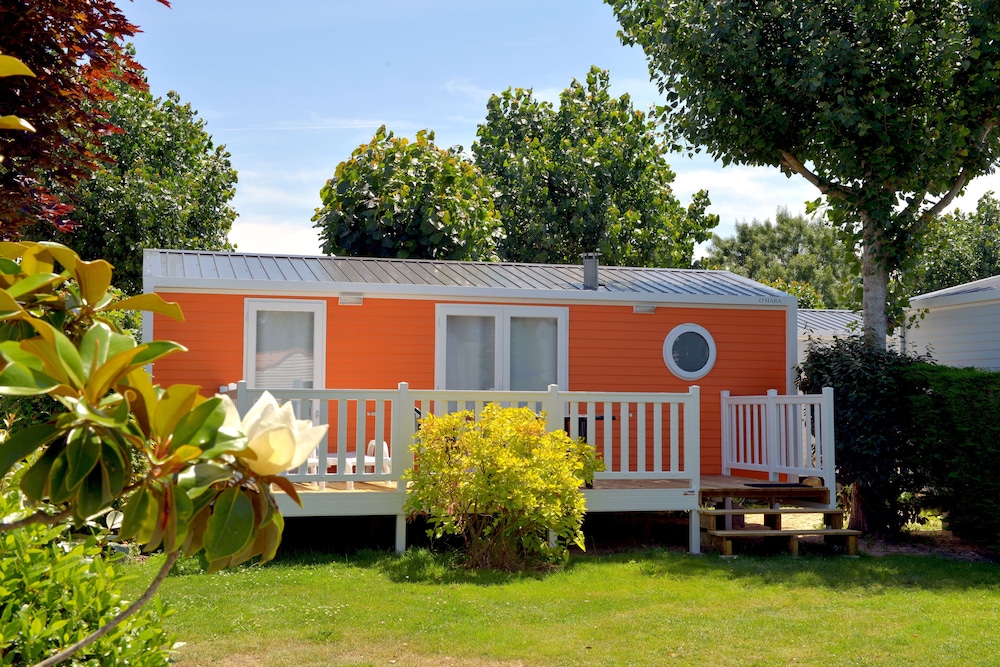 Camping Les Places Dorees