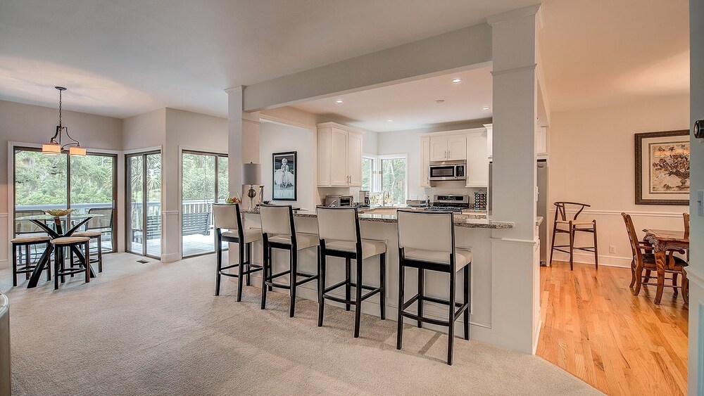 Beautiful Villa Marilyn 4 Bedroom Home by RedAwning