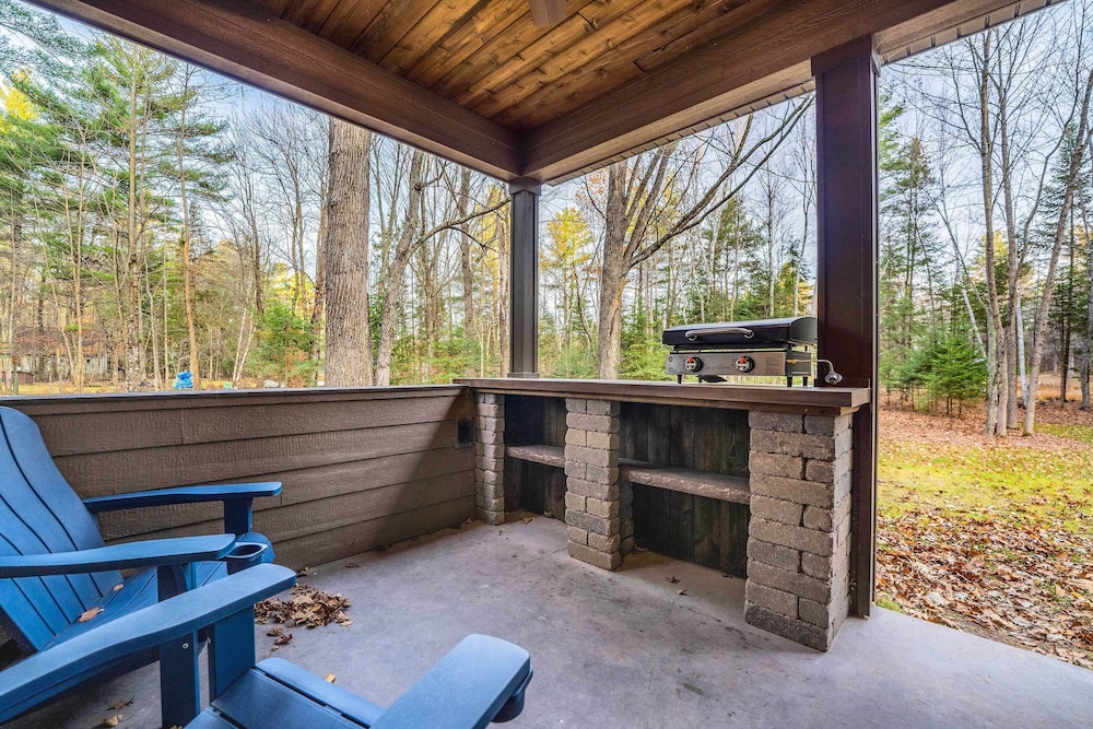 Lake Nelson Home w/ Dock & Fire Pit! view 2