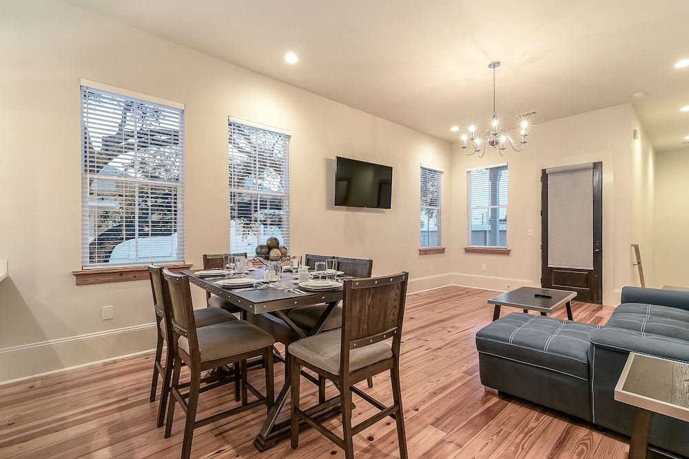 Residences Du Carondelet by Hosteeva