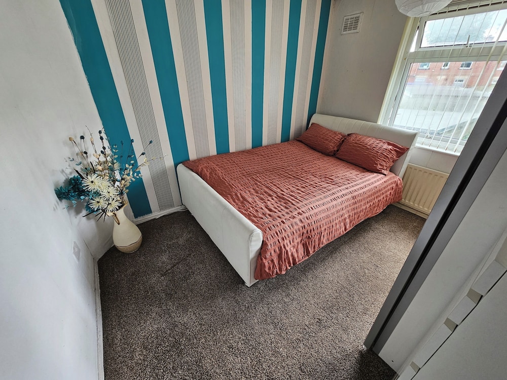 Cosy 3-bed Semi-detached House in Bradford view 5