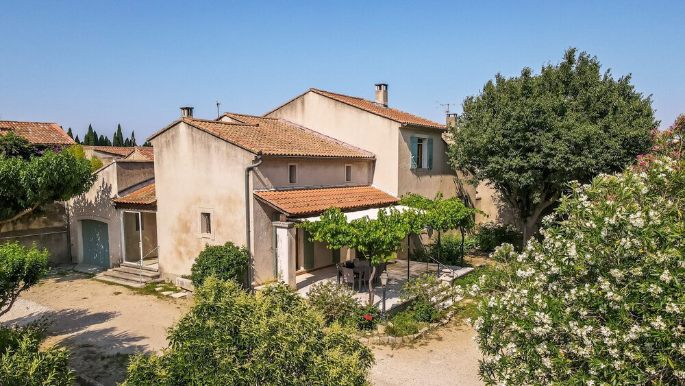 Mas Lou Pitchoun Exceptional Villa Between the Alpilles and Avignon