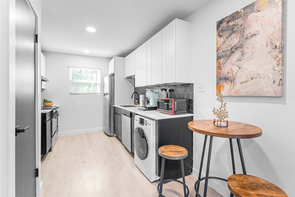 Prime Soco Cute Studio w Laundrywifi 7 Min to DT