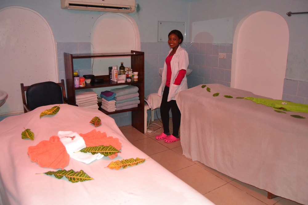 Best Western Jangwani Sea Breeze Hotel