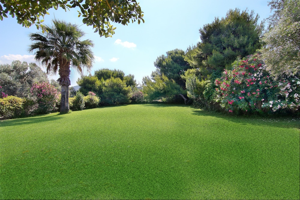 Vouliagmeni Villa
