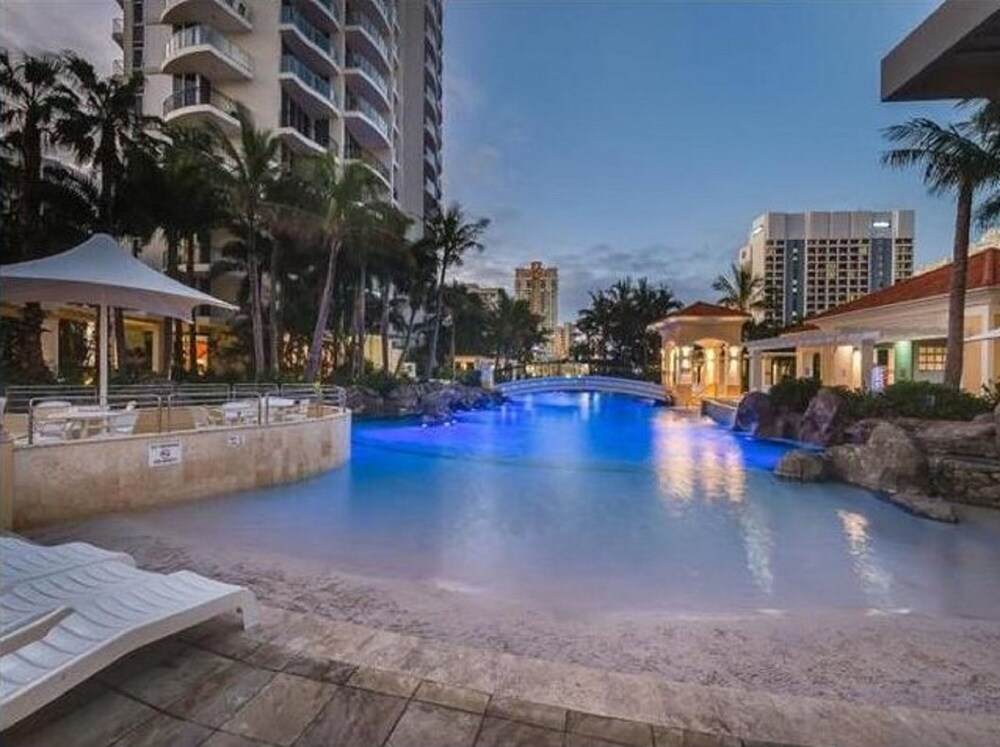 The Towers Chevron Renaissance Holidays Gold Coast view 3