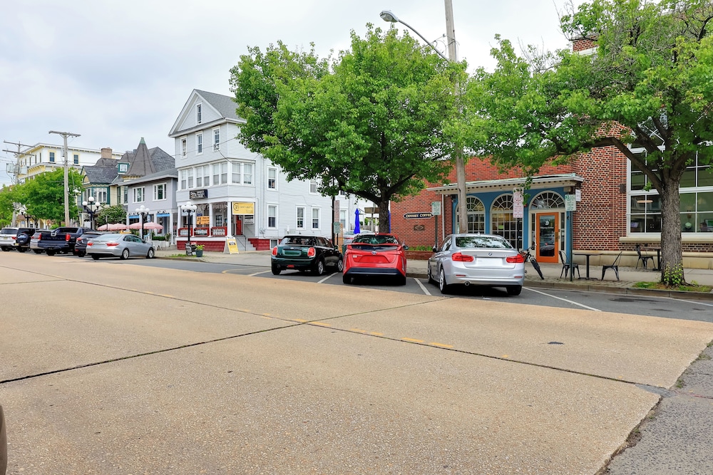 Walk to Downtown & Beach: Ocean Grove Apartment!