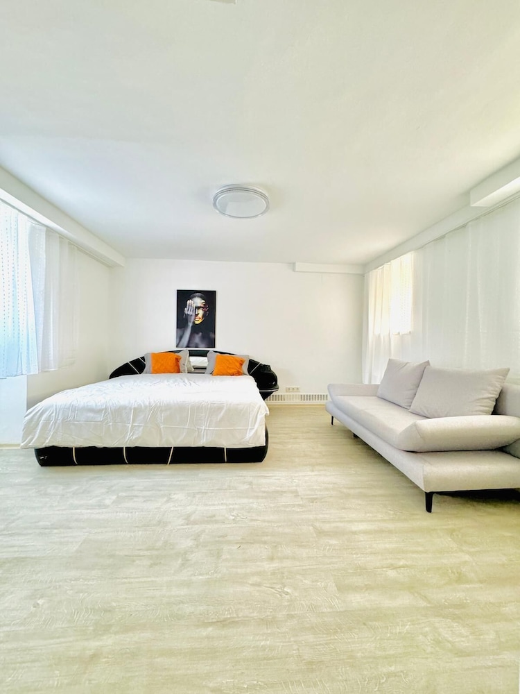 Comfortable 2BR Apt for 7 Guests