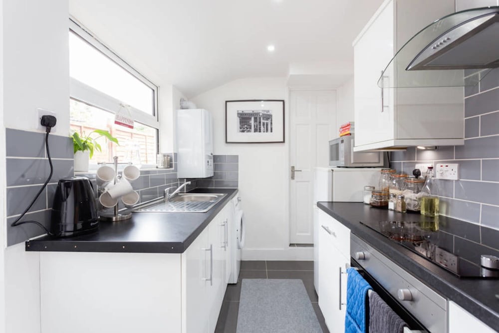 Ashton House, Luton - inhabit short stays