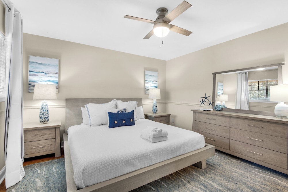 Sleeps 8 w/ Resort Pools, Tennis, Golf & Beach Access + Attraction Tickets!